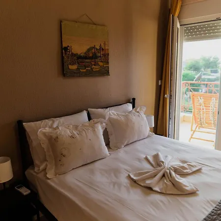 De N.a.p.e Apartman Hanióti